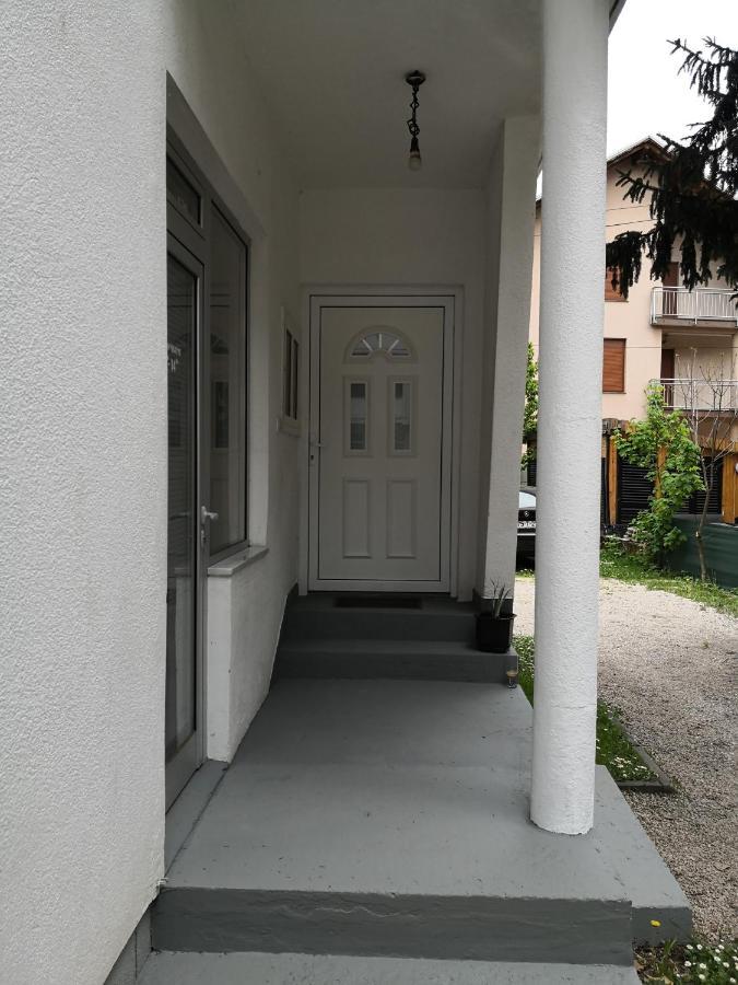 Appartement Apartman Sana Lux à Sanski Most Extérieur photo